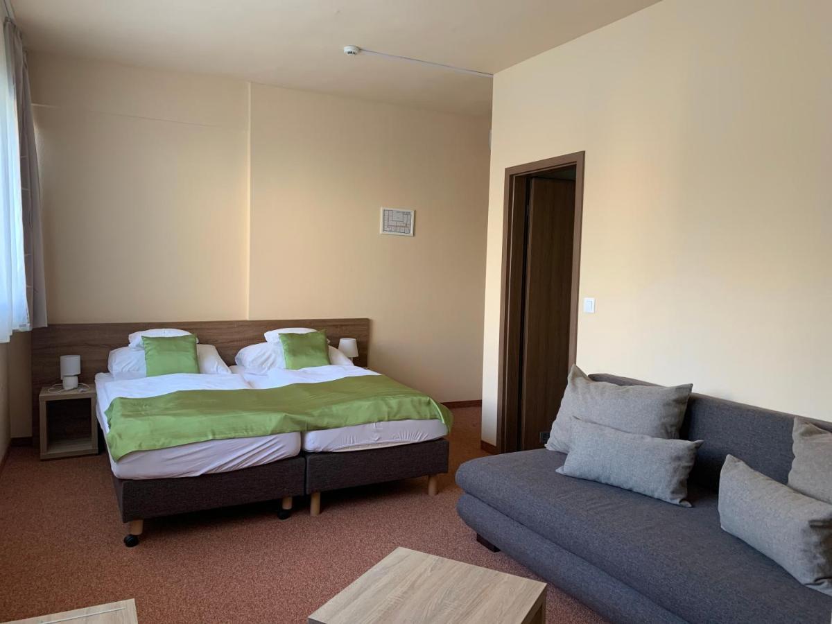 Centrooms Eger Exterior foto