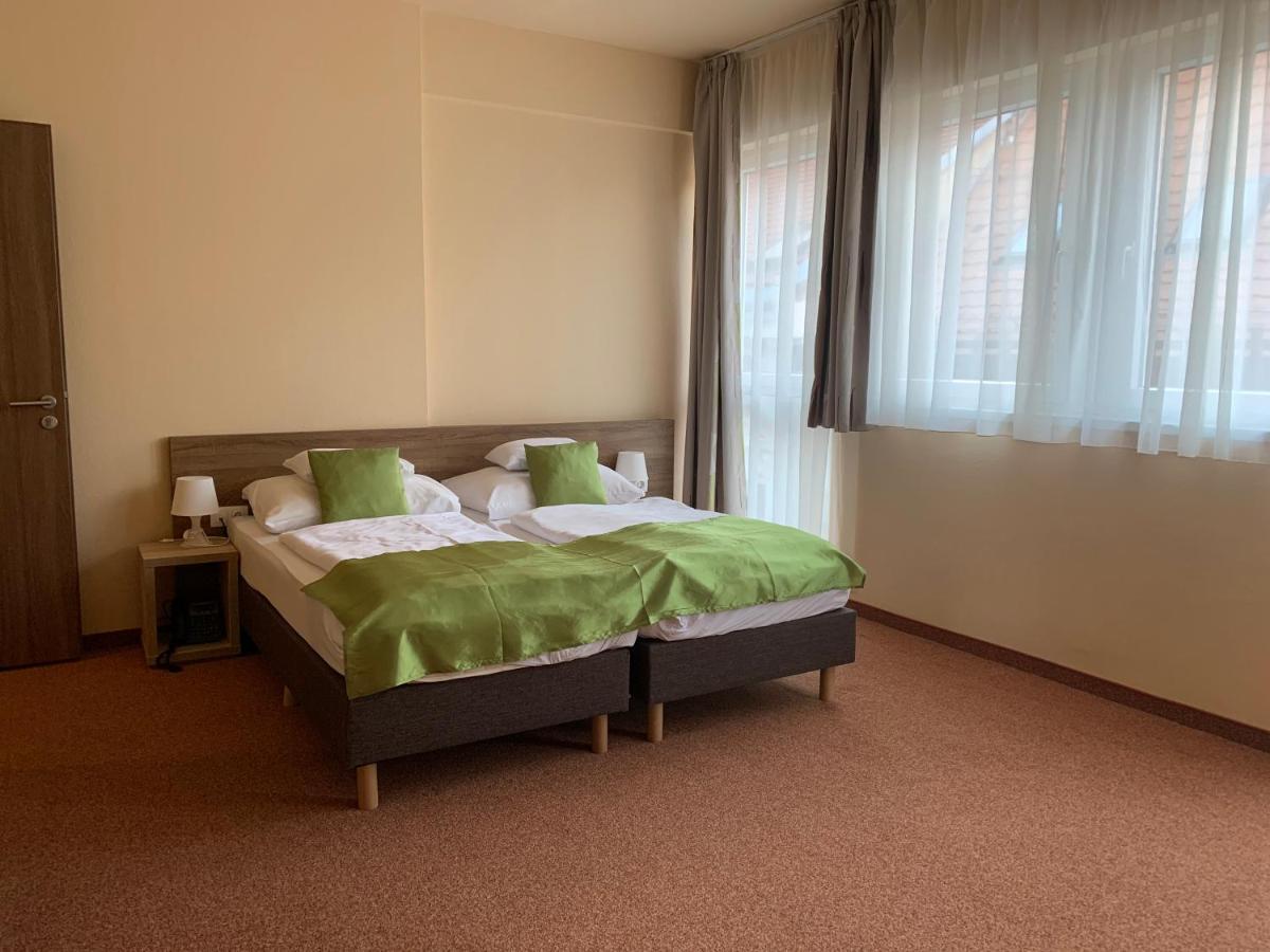 Centrooms Eger Exterior foto