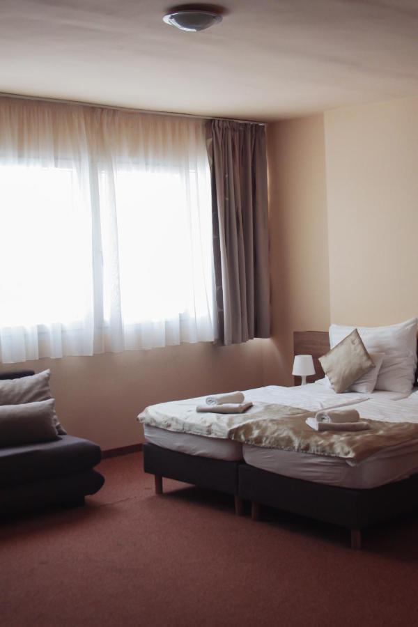 Centrooms Eger Exterior foto