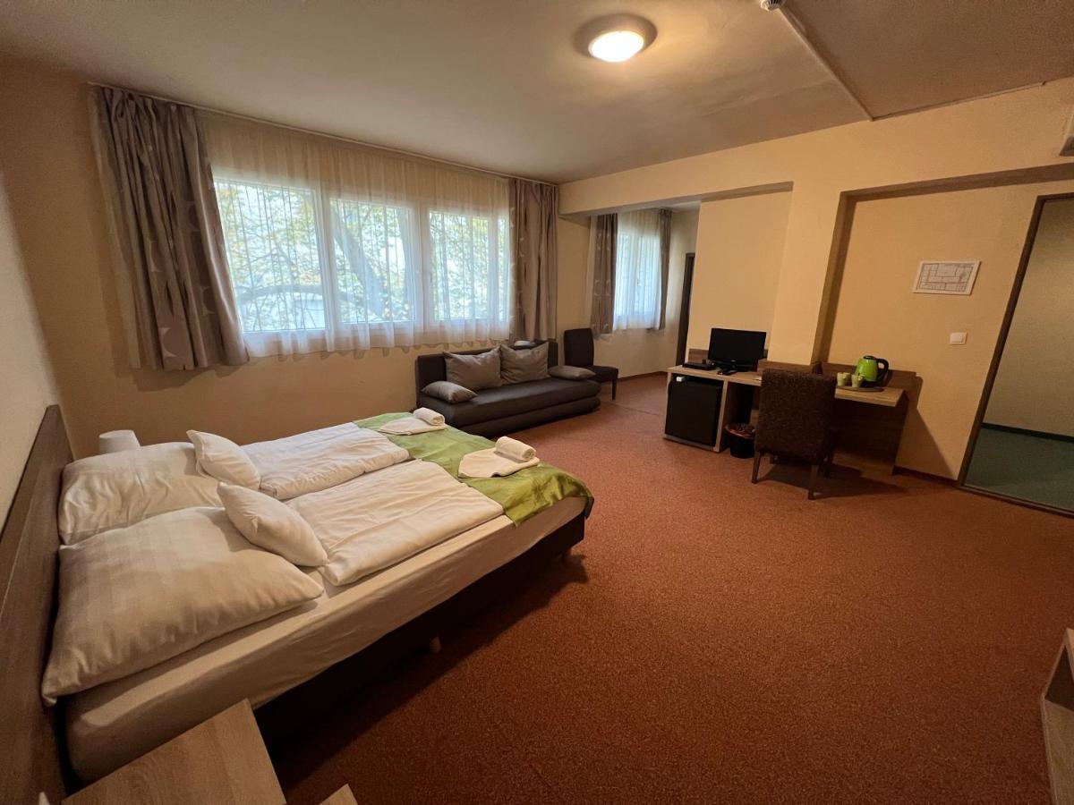 Centrooms Eger Exterior foto