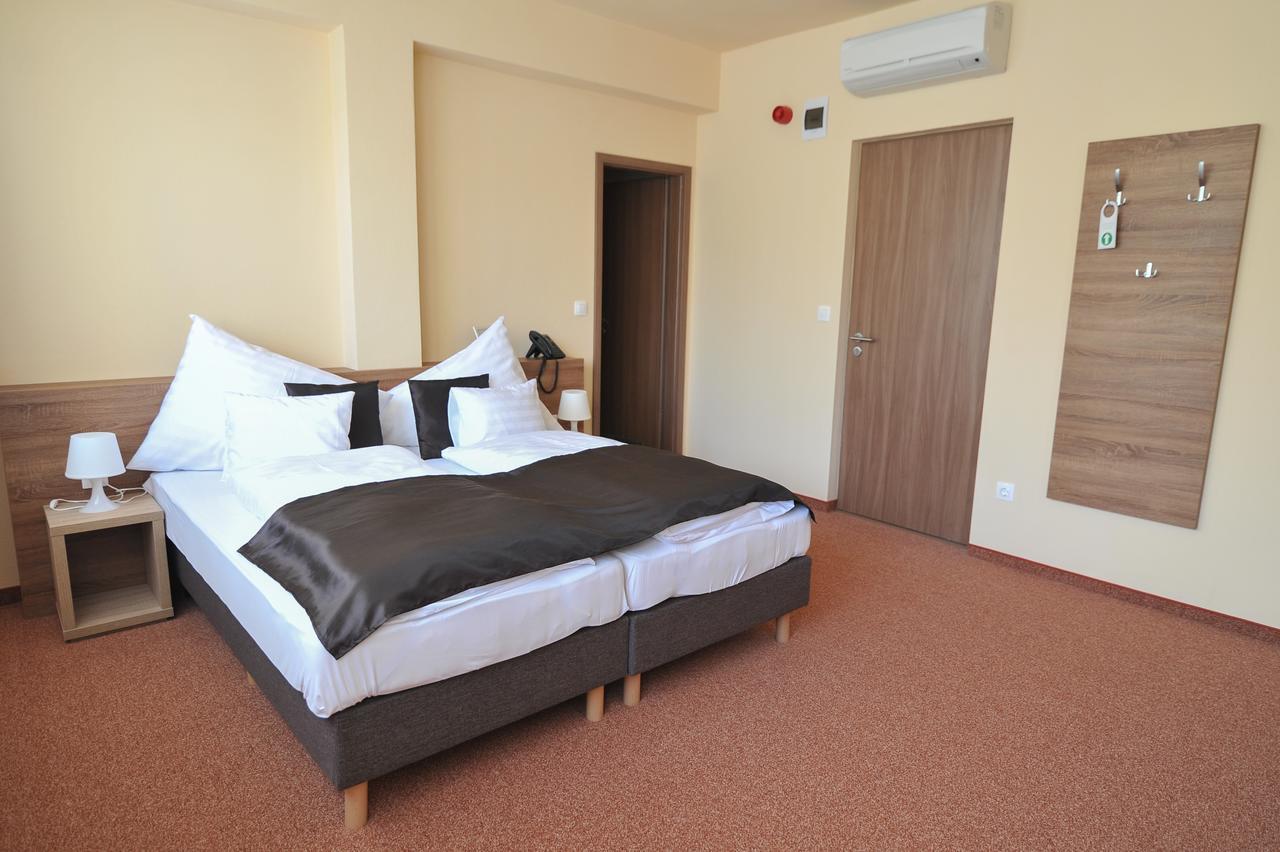 Centrooms Eger Exterior foto